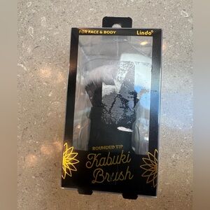 NWT Kabuki Brush for face/body. Compact size w rounded tip & soft bristles